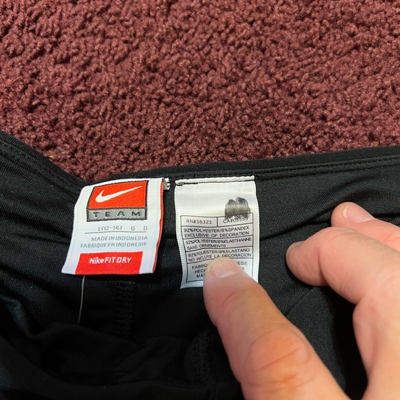 Womens Nike athletic shorts size Large (12-14) NWT great for volleyball/ B-Ball! - Picture 2 of 4